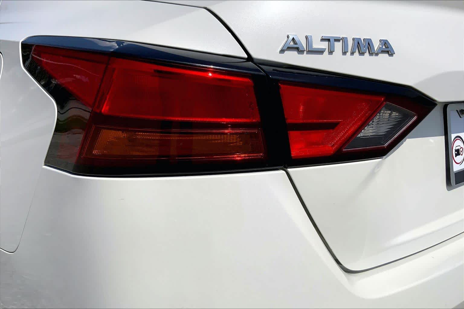 2019 Nissan Altima 2.5 SL Pearl White Tricoat at Sterling McCall Nissan