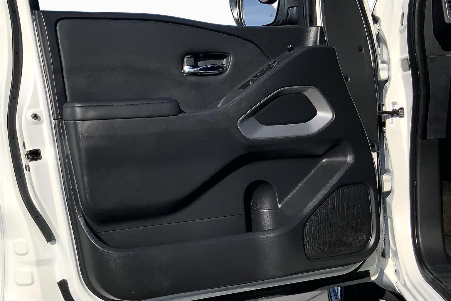 2023 Nissan Frontier SV Glacier White at Sterling McCall Nissan