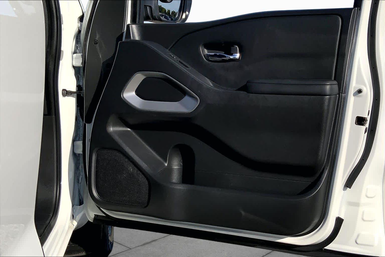 2023 Nissan Frontier SV Glacier White at Sterling McCall Nissan
