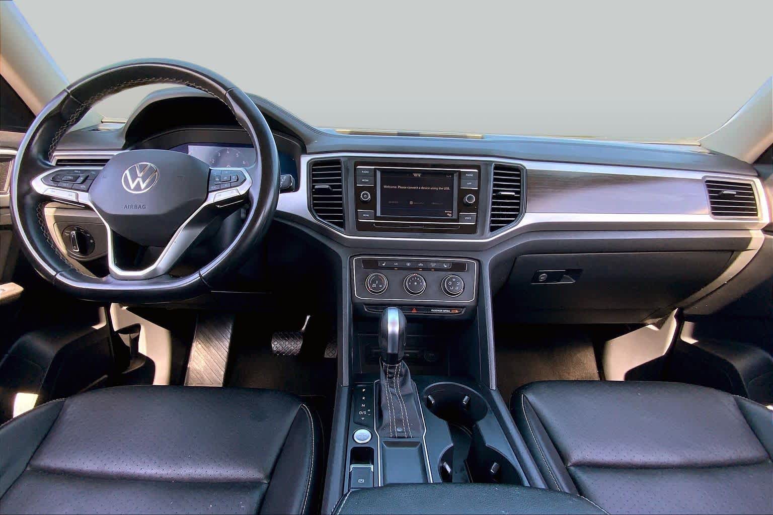 2022 Volkswagen Atlas 2.0T SE DEEP BLACK PEARL EFFECT at Beck & Masten Kia