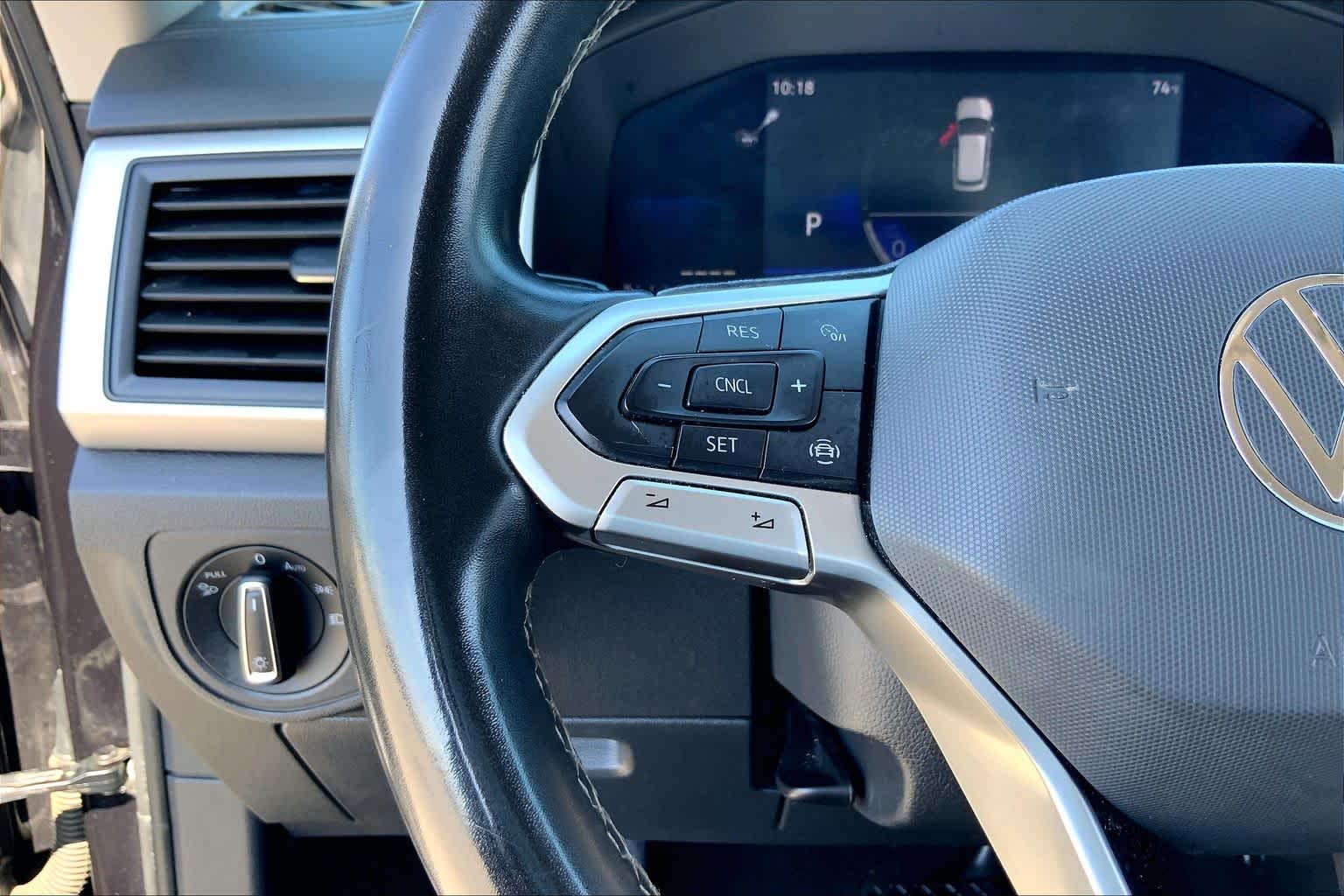 2022 Volkswagen Atlas 2.0T SE DEEP BLACK PEARL EFFECT at Beck & Masten Kia