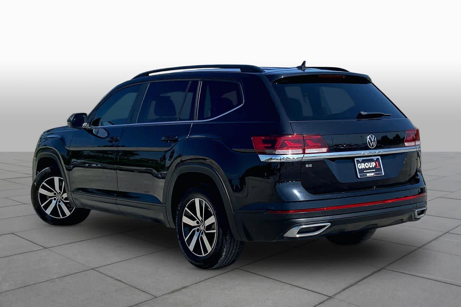 2022 Volkswagen Atlas 2.0T SE DEEP BLACK PEARL EFFECT at Beck & Masten Kia