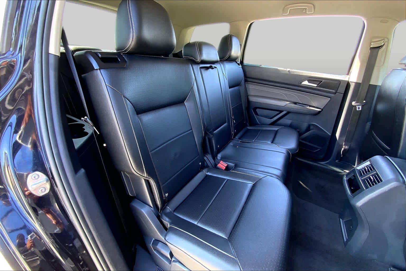 2022 Volkswagen Atlas 2.0T SE DEEP BLACK PEARL EFFECT at Beck & Masten Kia
