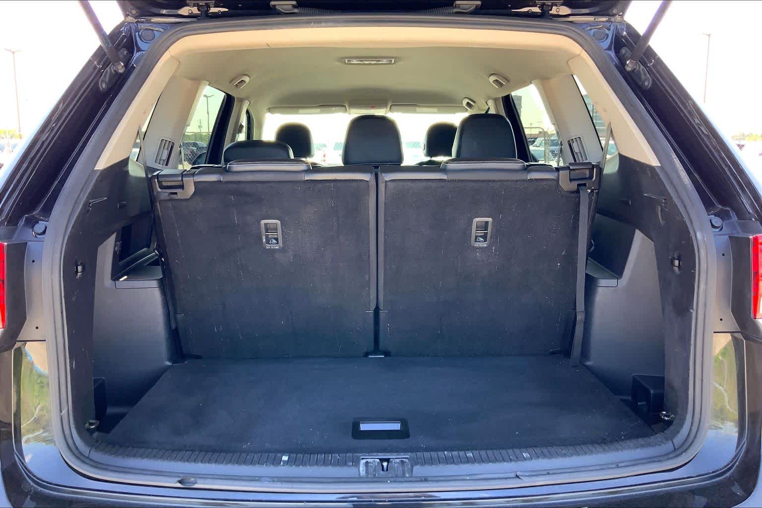 2022 Volkswagen Atlas 2.0T SE DEEP BLACK PEARL EFFECT at Beck & Masten Kia