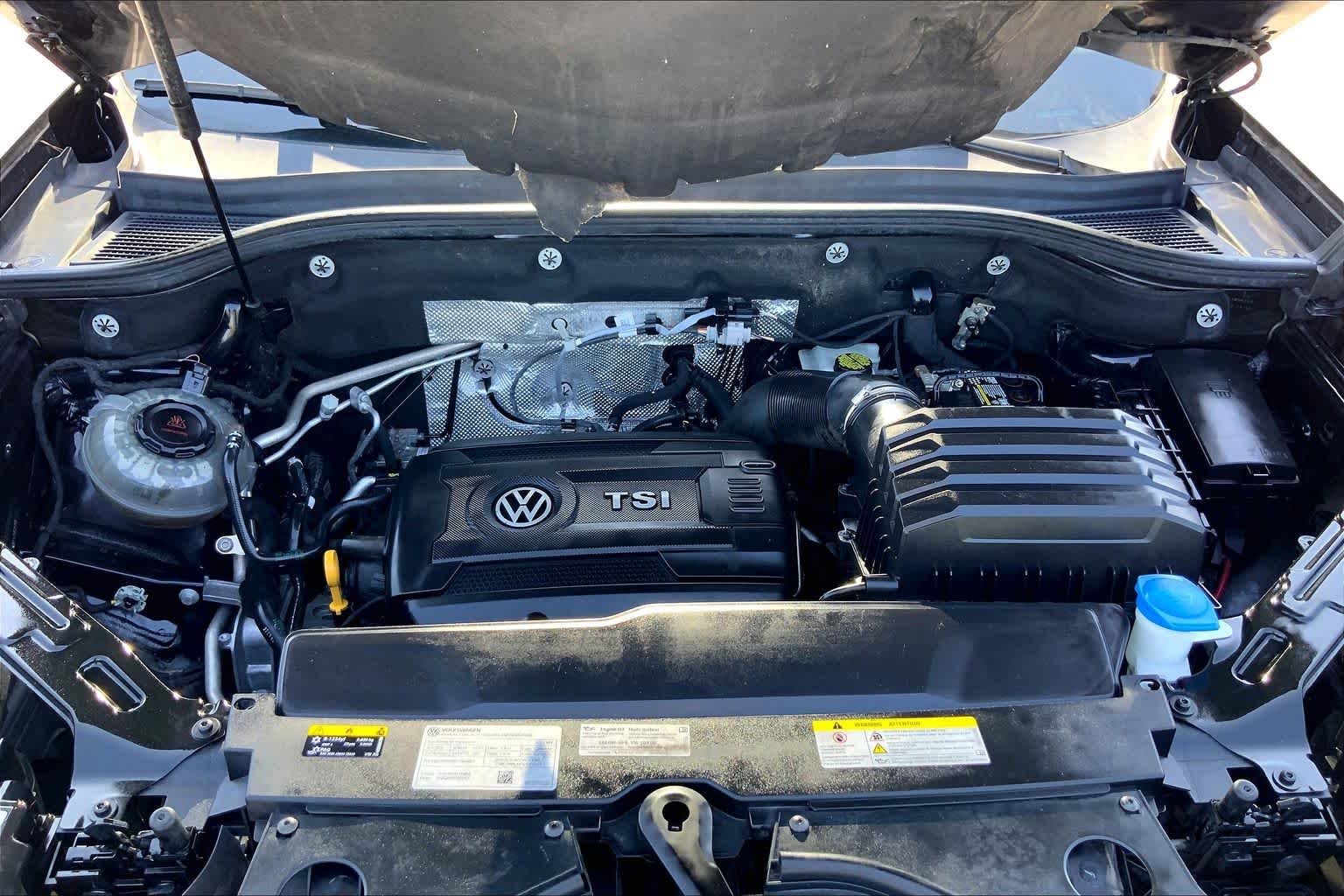 2022 Volkswagen Atlas 2.0T SE DEEP BLACK PEARL EFFECT at Beck & Masten Kia