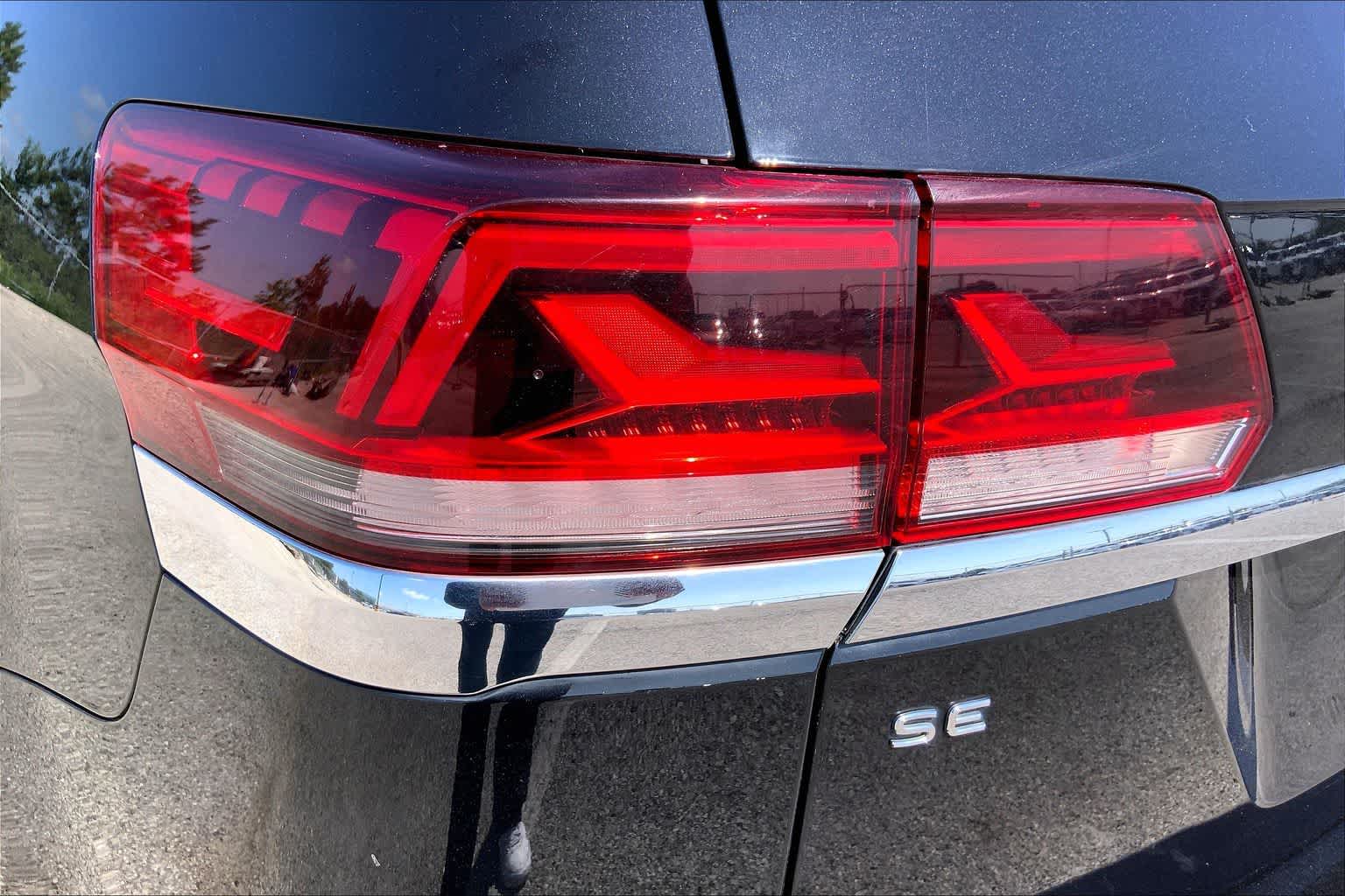 2022 Volkswagen Atlas 2.0T SE DEEP BLACK PEARL EFFECT at AutoNation USA Katy