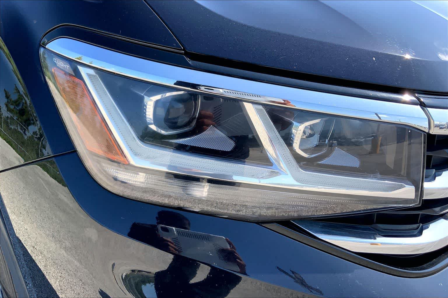 2022 Volkswagen Atlas 2.0T SE DEEP BLACK PEARL EFFECT at AutoNation USA Katy