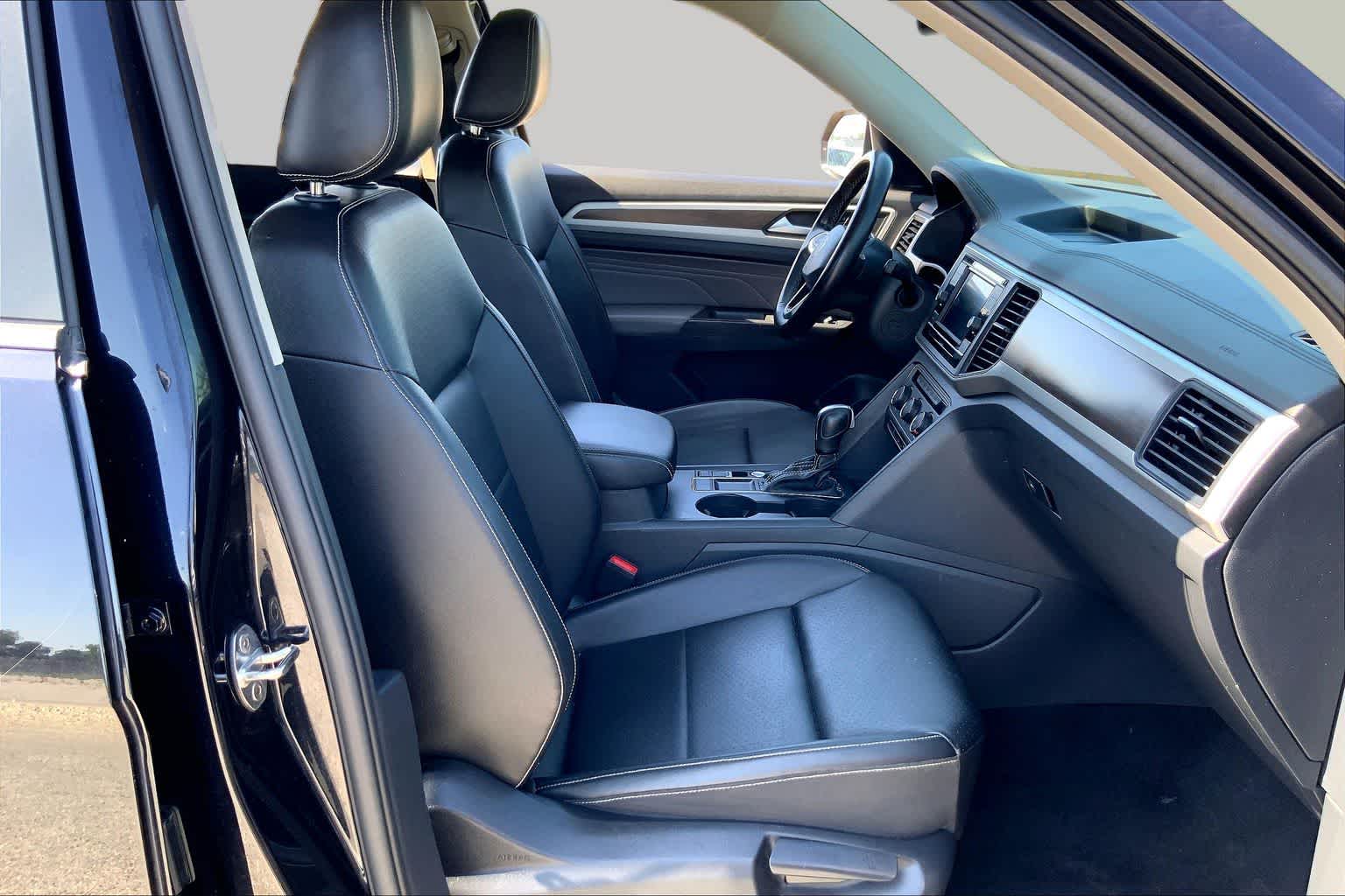 2022 Volkswagen Atlas 2.0T SE DEEP BLACK PEARL EFFECT at AutoNation USA Katy