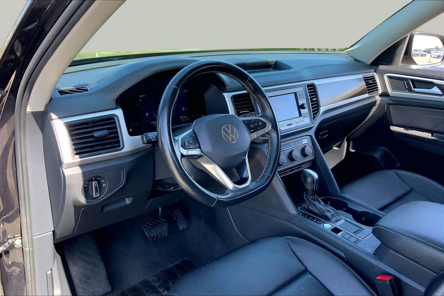 2022 Volkswagen Atlas 2.0T SE DEEP BLACK PEARL EFFECT at AutoNation USA Katy