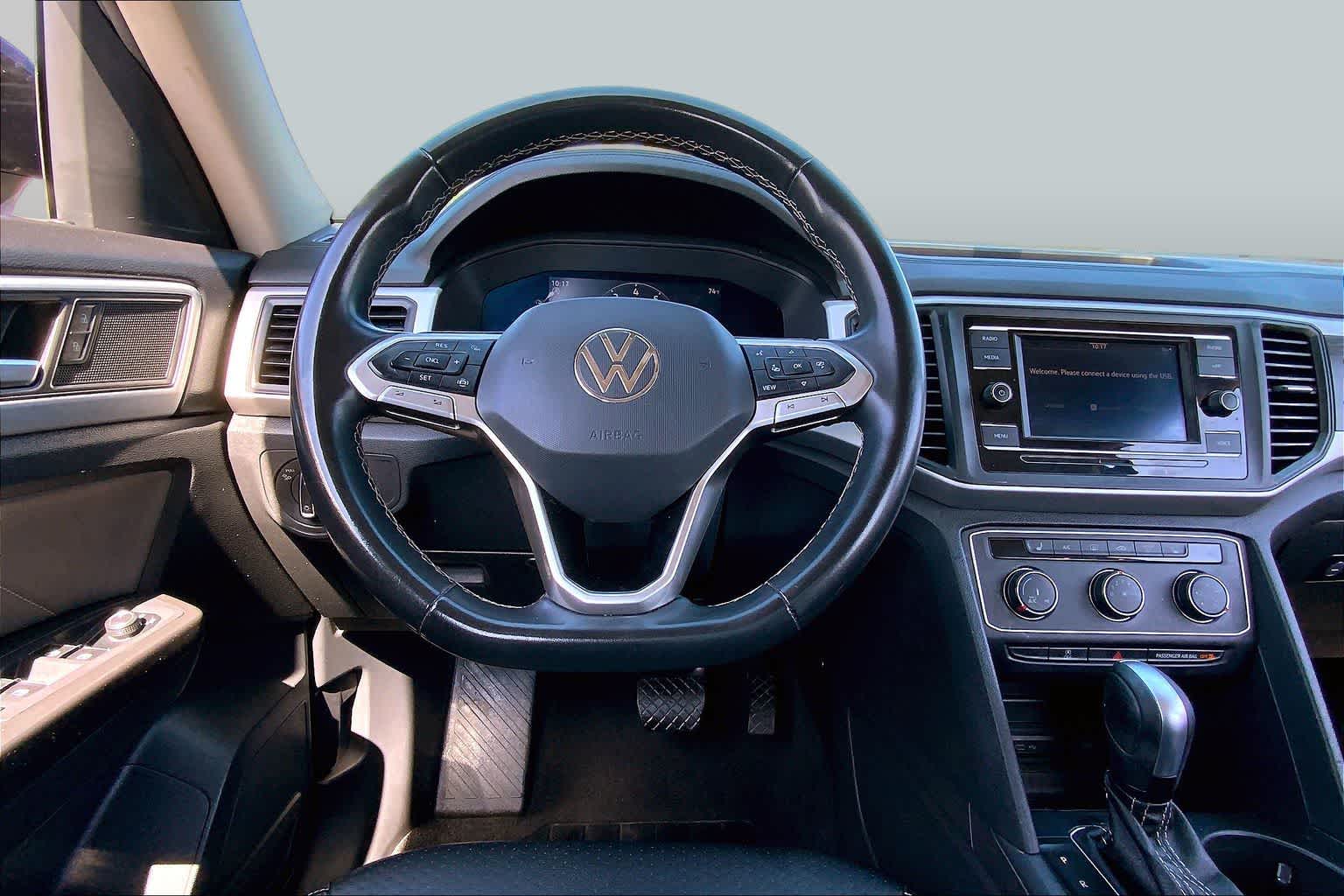 2022 Volkswagen Atlas 2.0T SE DEEP BLACK PEARL EFFECT at AutoNation USA Katy