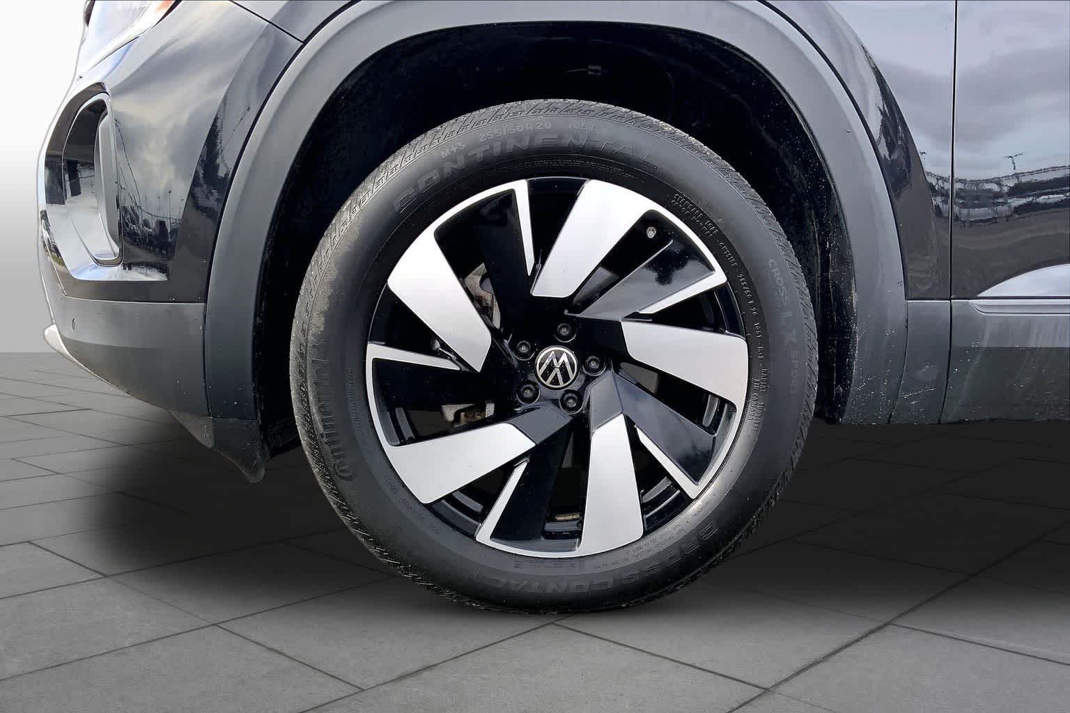 2025 Volkswagen Atlas Cross Sport 2.0T SE w/Technology Deep Black Pearl at Turner Chevrolet