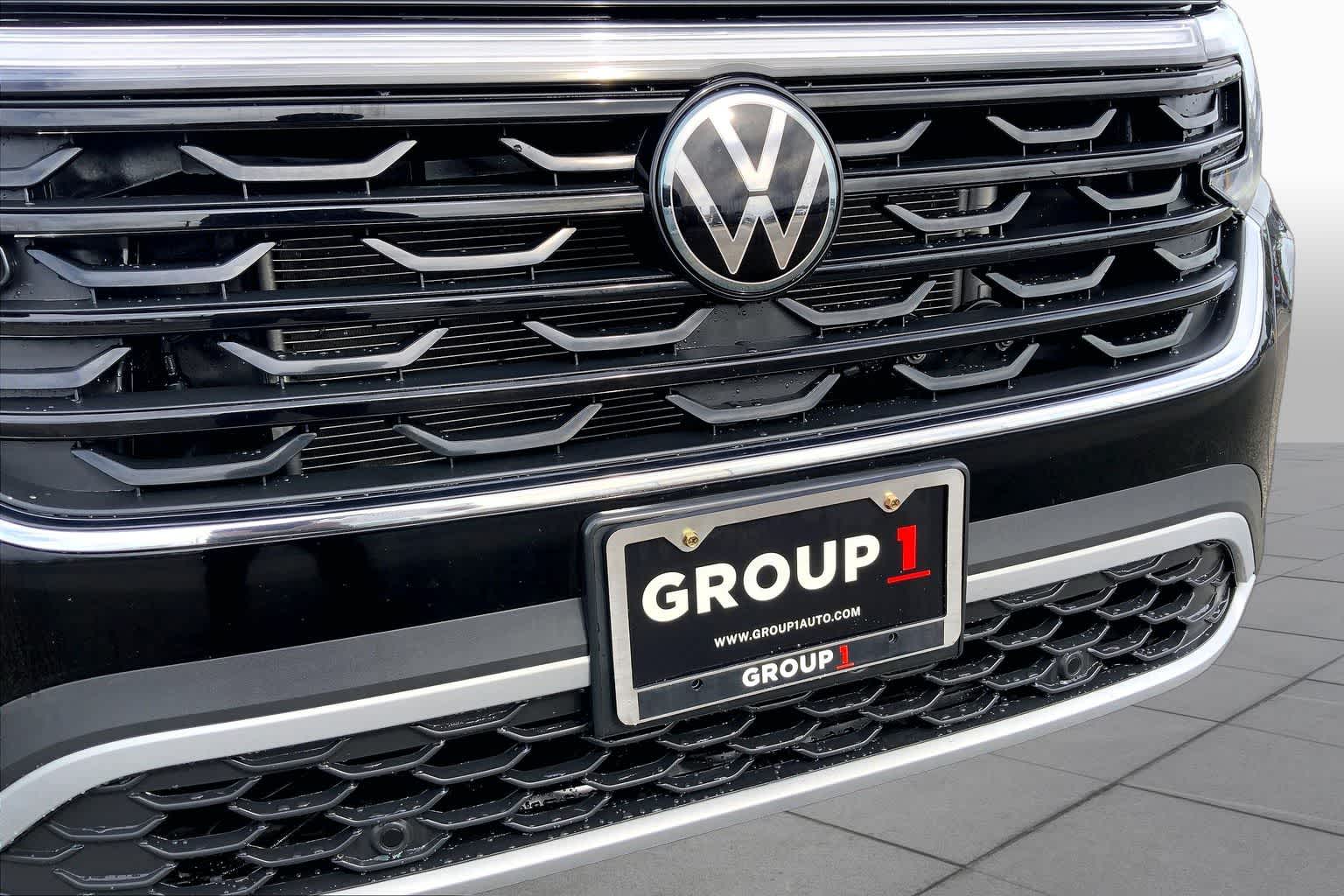 2025 Volkswagen Atlas Cross Sport 2.0T SE w/Technology Deep Black Pearl at Turner Chevrolet