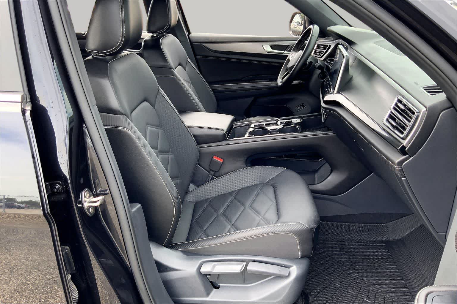 2025 Volkswagen Atlas Cross Sport 2.0T SE w/Technology Deep Black Pearl at Turner Chevrolet