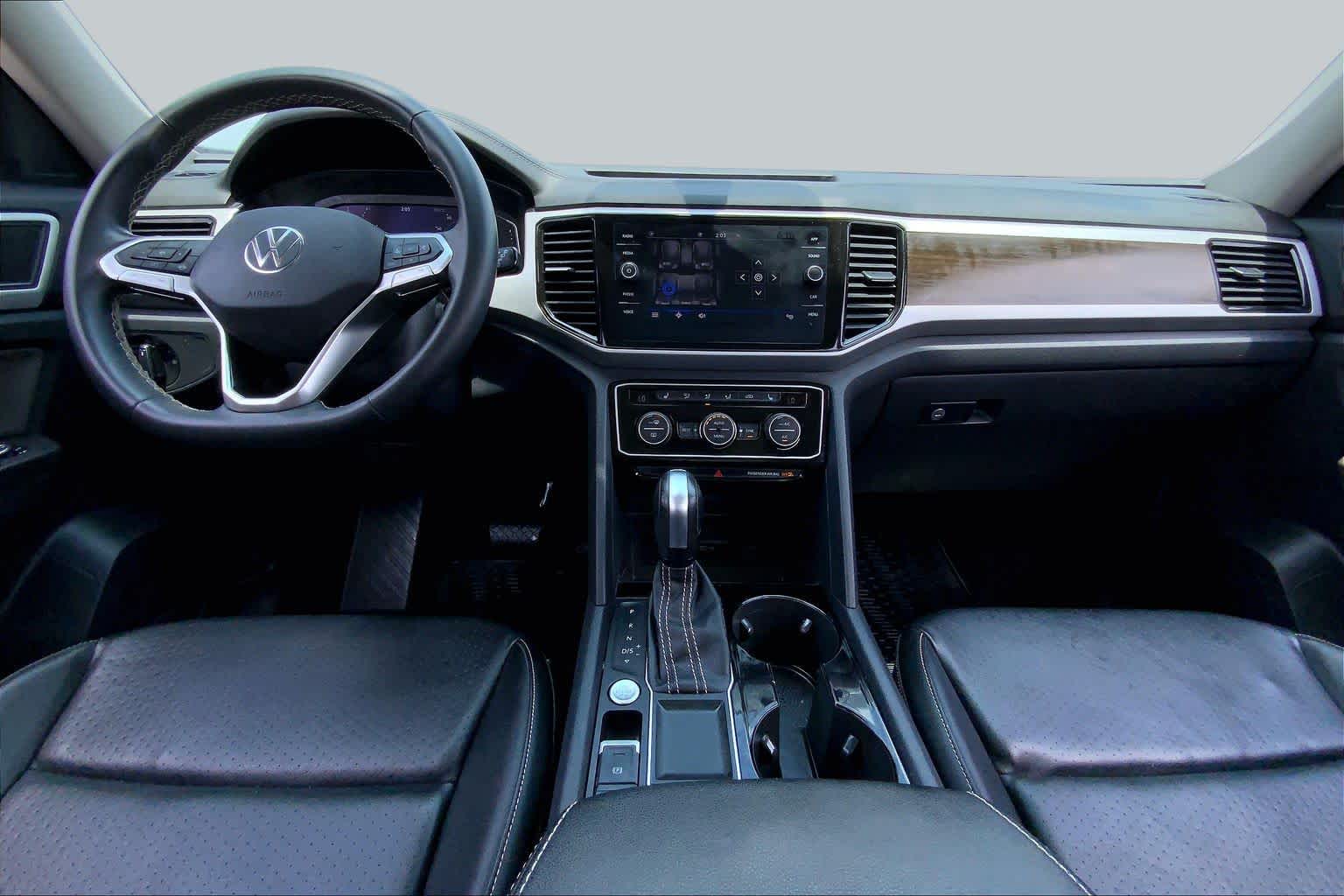 2022 Volkswagen Atlas 2.0T SE w/Technology Deep Black Pearl at Mac Haik Ford