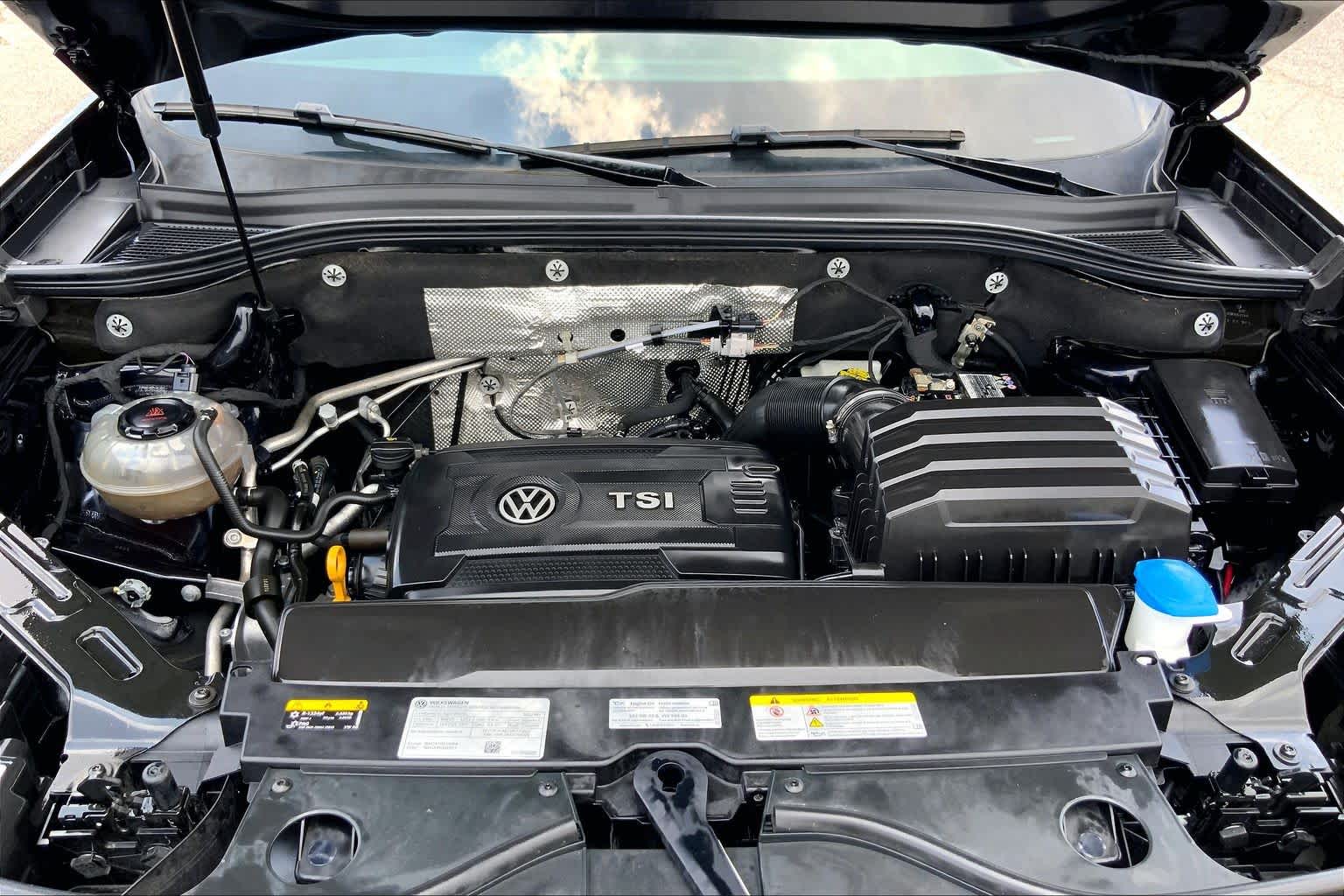 2022 Volkswagen Atlas 2.0T SE w/Technology Deep Black Pearl at Mac Haik Ford