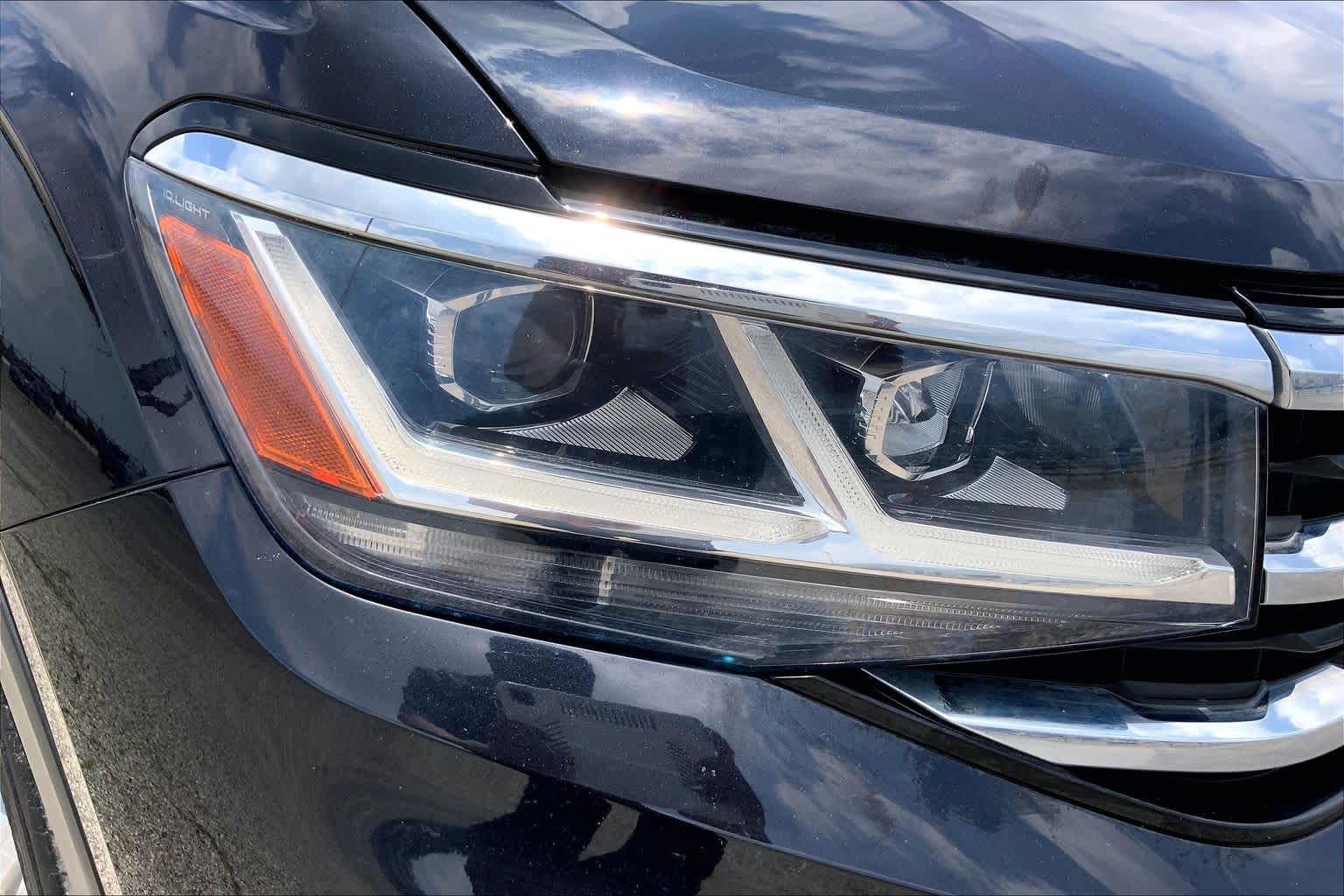 2022 Volkswagen Atlas 2.0T SE w/Technology Deep Black Pearl at Mac Haik Ford