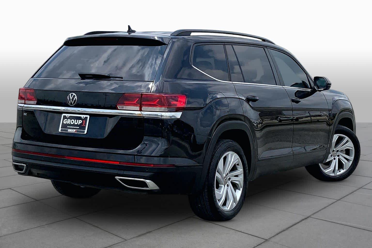 2022 Volkswagen Atlas 2.0T SE w/Technology Deep Black Pearl at Mac Haik Ford