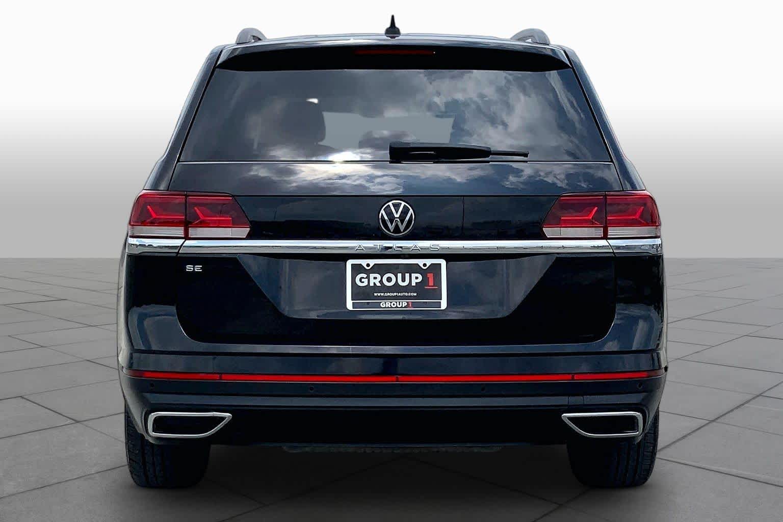 2022 Volkswagen Atlas 2.0T SE w/Technology Deep Black Pearl at Mac Haik Ford
