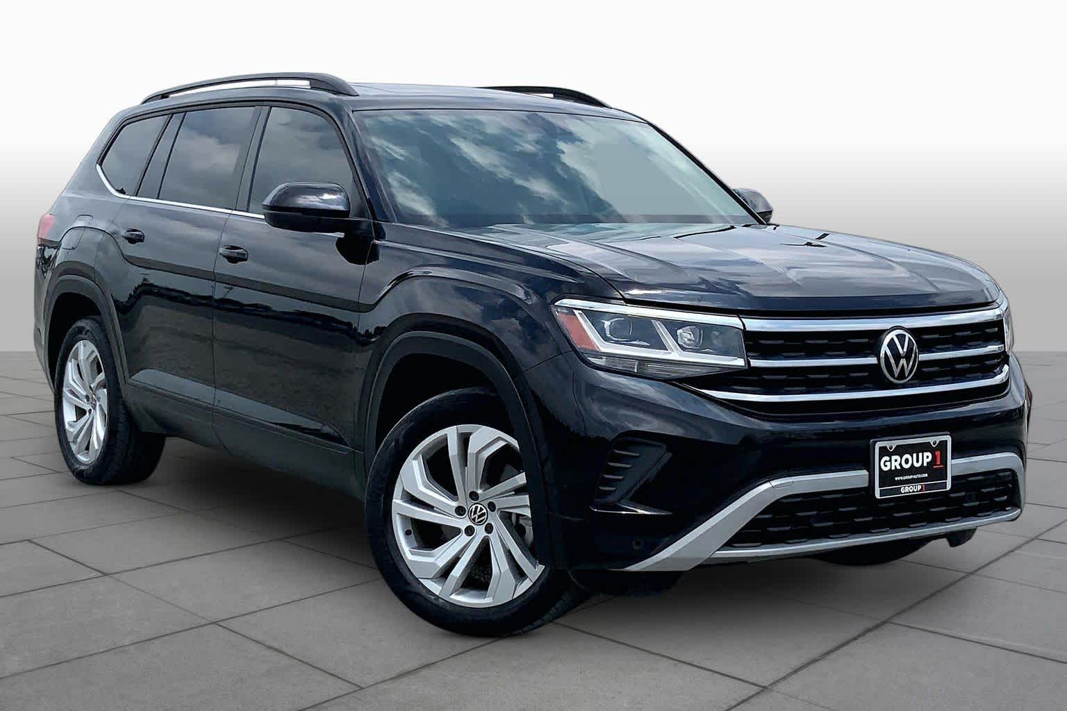 2022 Volkswagen Atlas 2.0T SE w/Technology Deep Black Pearl at Mac Haik Ford