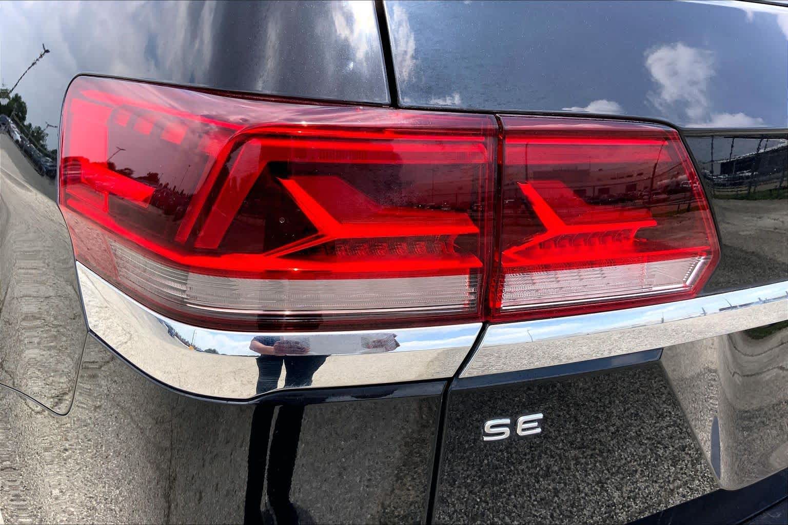 2022 Volkswagen Atlas 2.0T SE w/Technology Deep Black Pearl at Mac Haik Ford