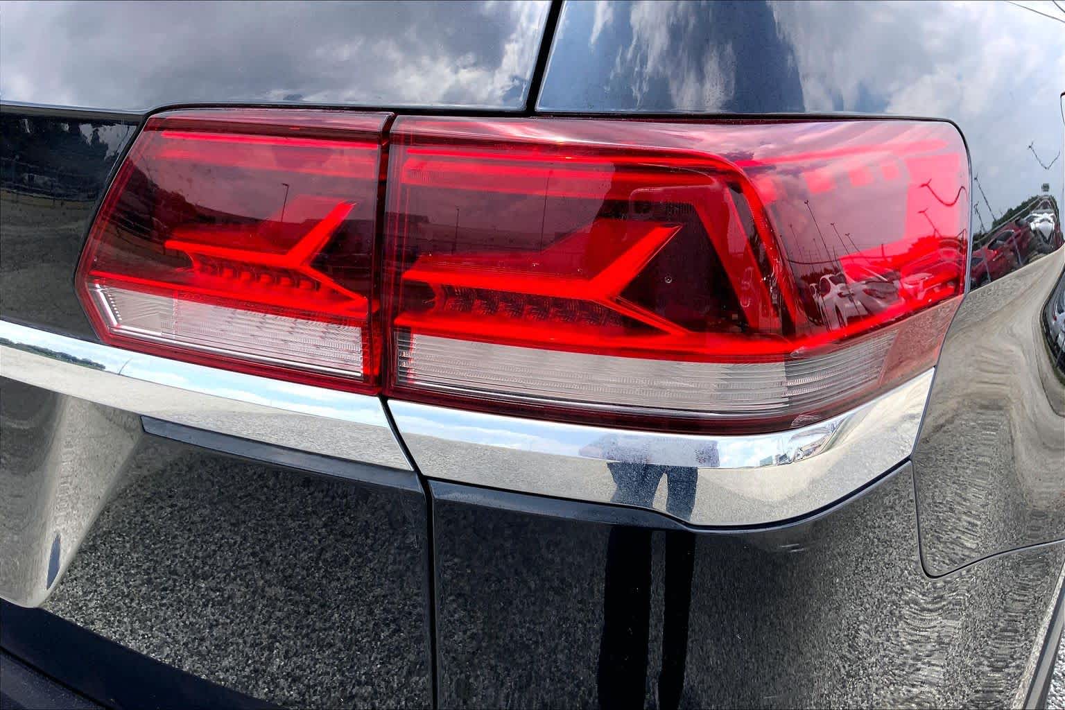 2022 Volkswagen Atlas 2.0T SE w/Technology Deep Black Pearl at Mac Haik Ford