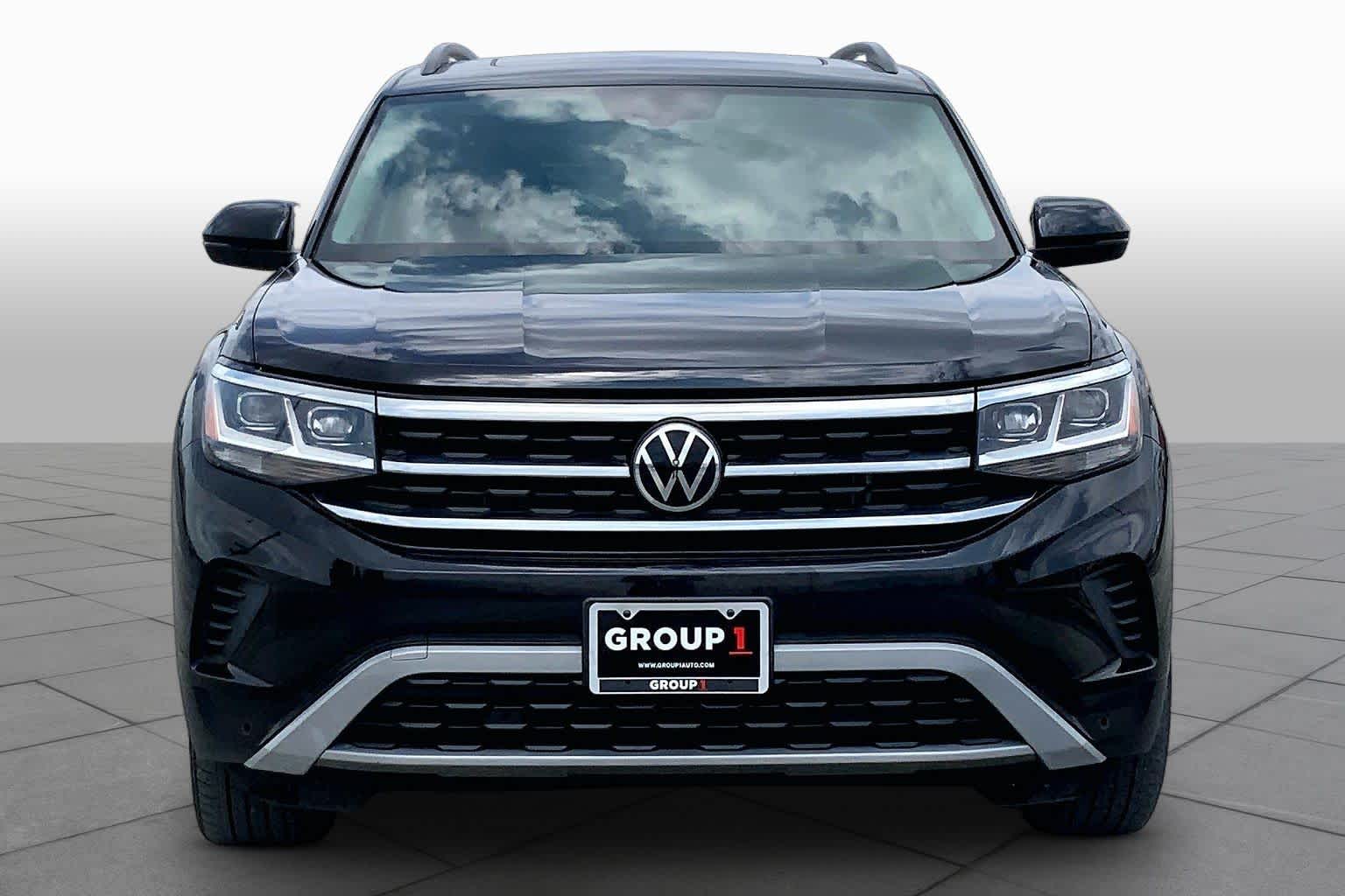 2022 Volkswagen Atlas 2.0T SE w/Technology Deep Black Pearl at Mac Haik Ford