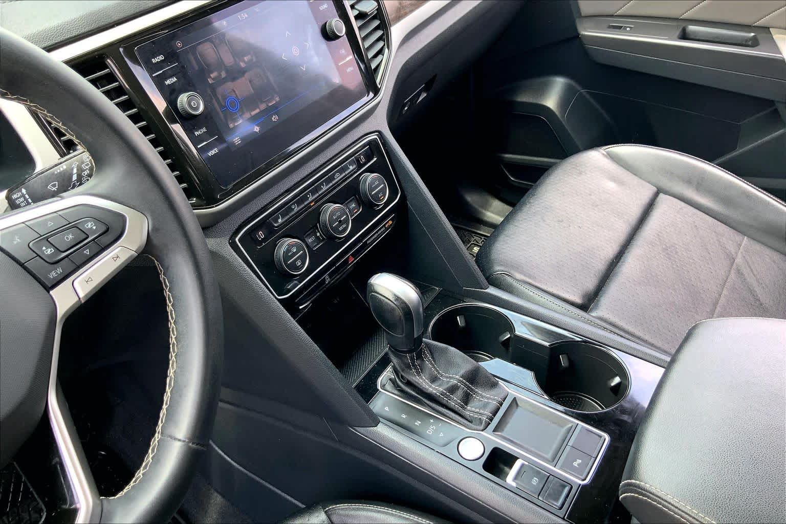 2022 Volkswagen Atlas 2.0T SE w/Technology Deep Black Pearl at Mac Haik Ford