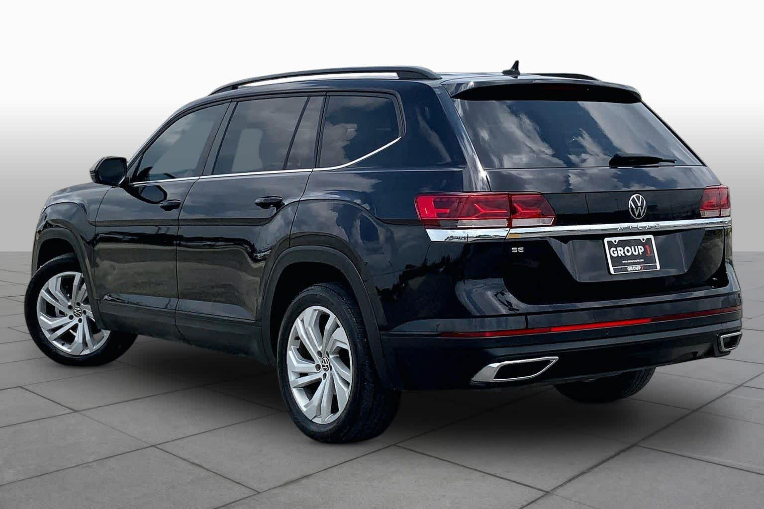 2022 Volkswagen Atlas 2.0T SE w/Technology Deep Black Pearl at Mac Haik Ford