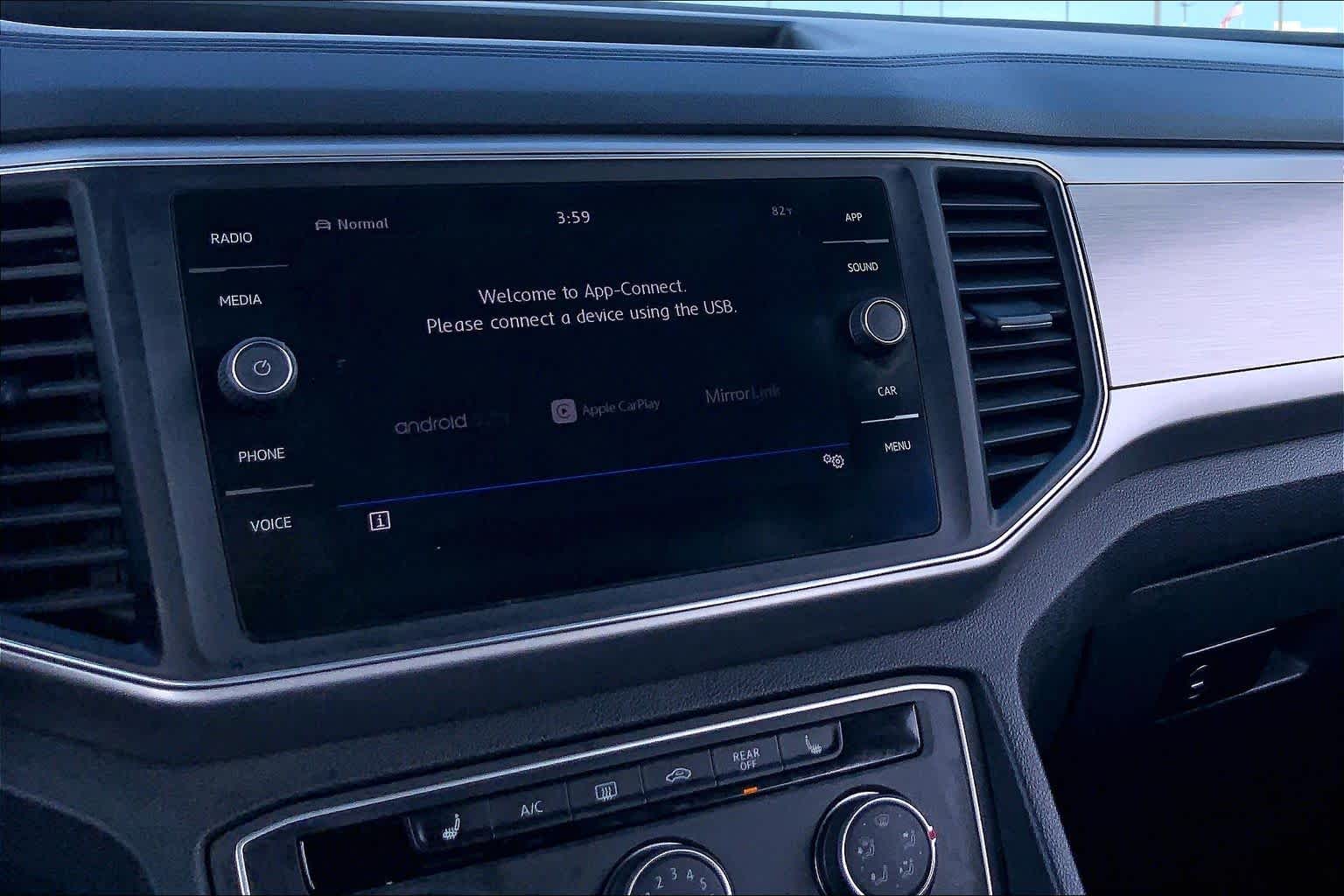 2018 Volkswagen Atlas photo 34 of 35