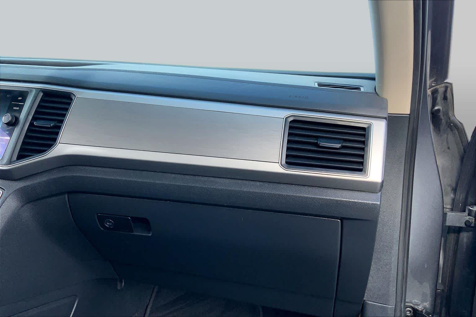 2018 Volkswagen Atlas photo 17 of 35