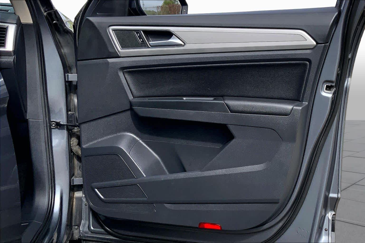 2018 Volkswagen Atlas photo 21 of 35