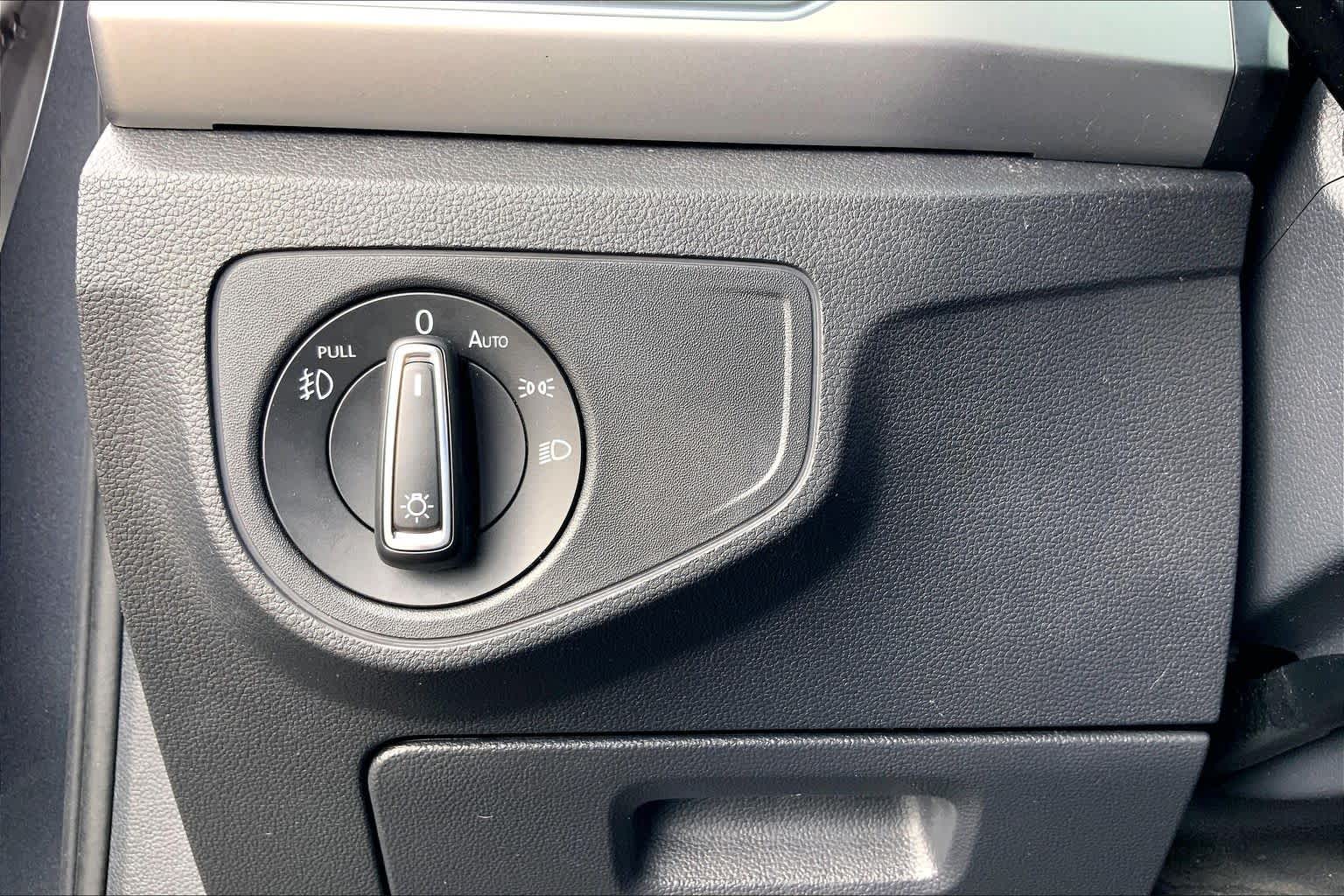 2018 Volkswagen Atlas photo 32 of 35