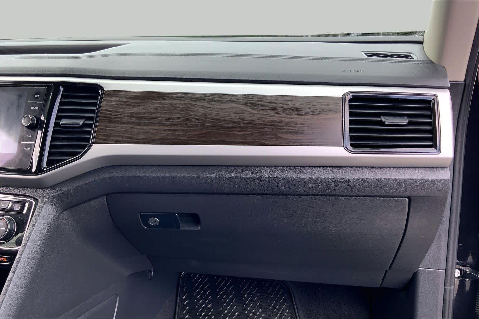 2022 Volkswagen Atlas 3.6L V6 SE w/Technology Deep Black Pearl at Mac Haik Ford