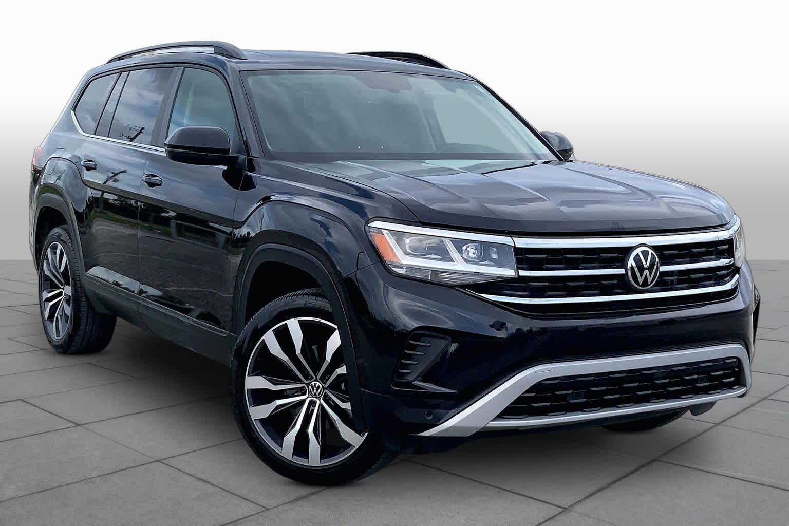 2022 Volkswagen Atlas 3.6L V6 SE w/Technology Deep Black Pearl at Mac Haik Ford