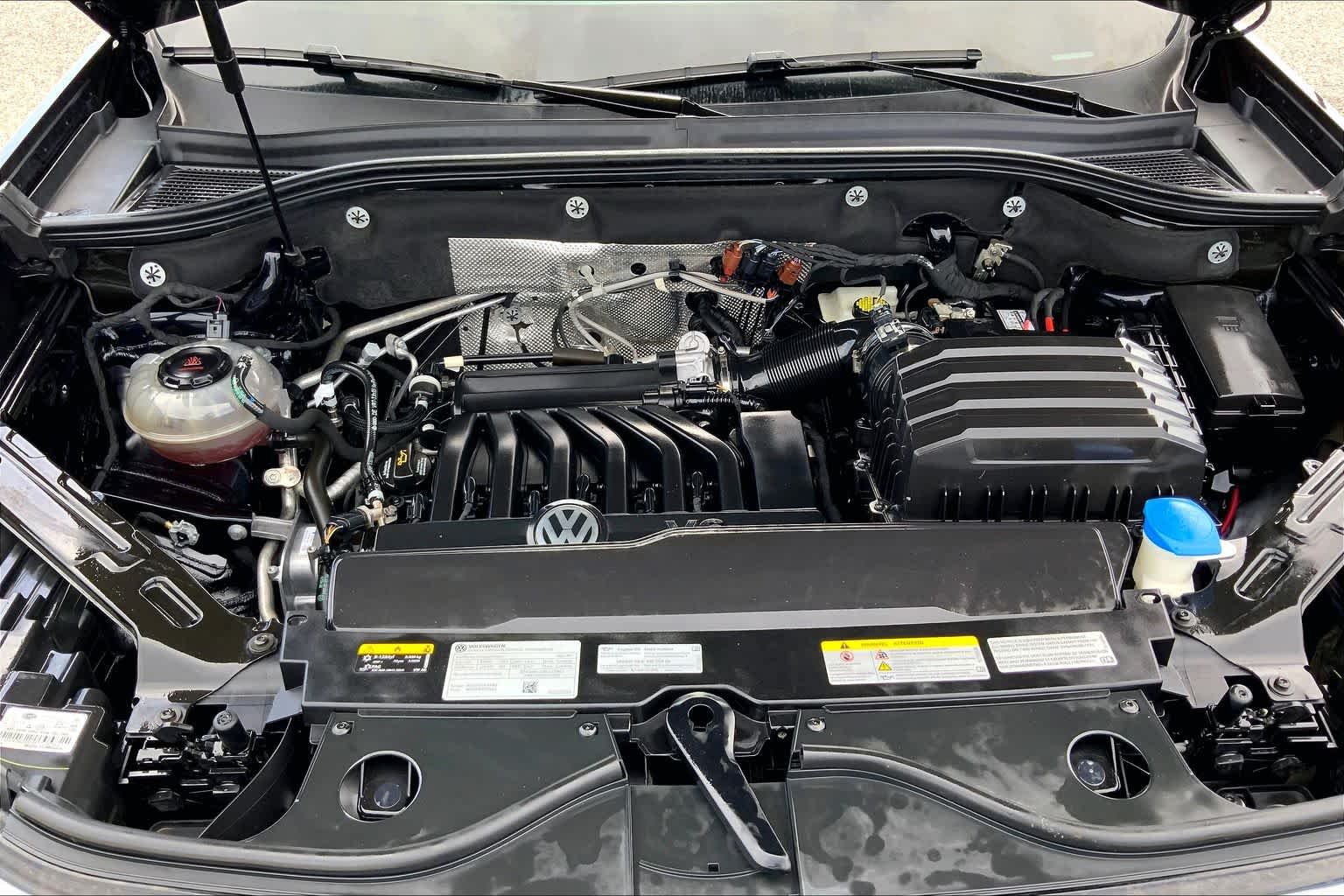 2022 Volkswagen Atlas 3.6L V6 SE w/Technology Deep Black Pearl at Mac Haik Ford