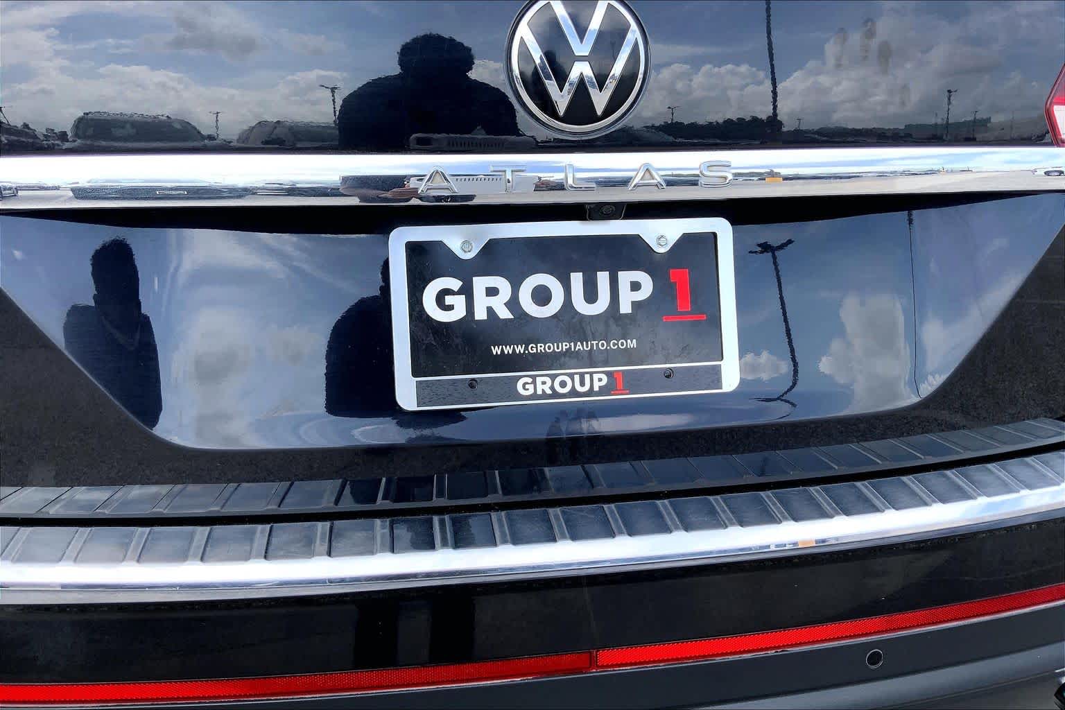 2022 Volkswagen Atlas 3.6L V6 SE w/Technology Deep Black Pearl at Mac Haik Ford