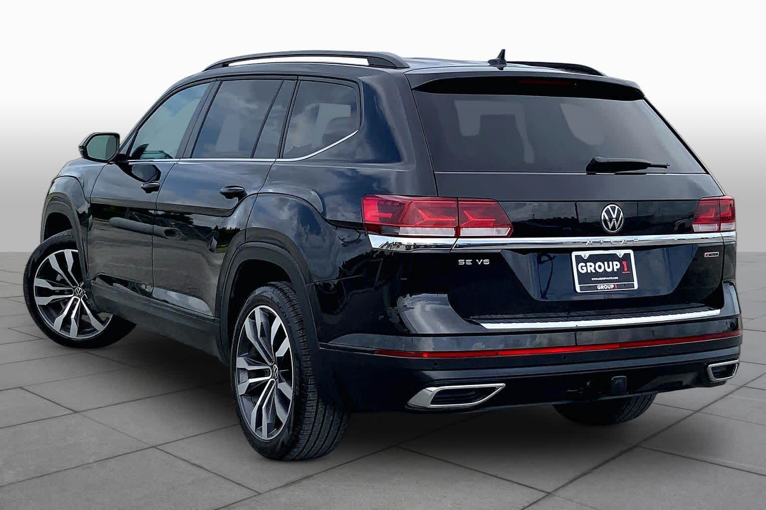 2022 Volkswagen Atlas 3.6L V6 SE w/Technology Deep Black Pearl at Mac Haik Ford