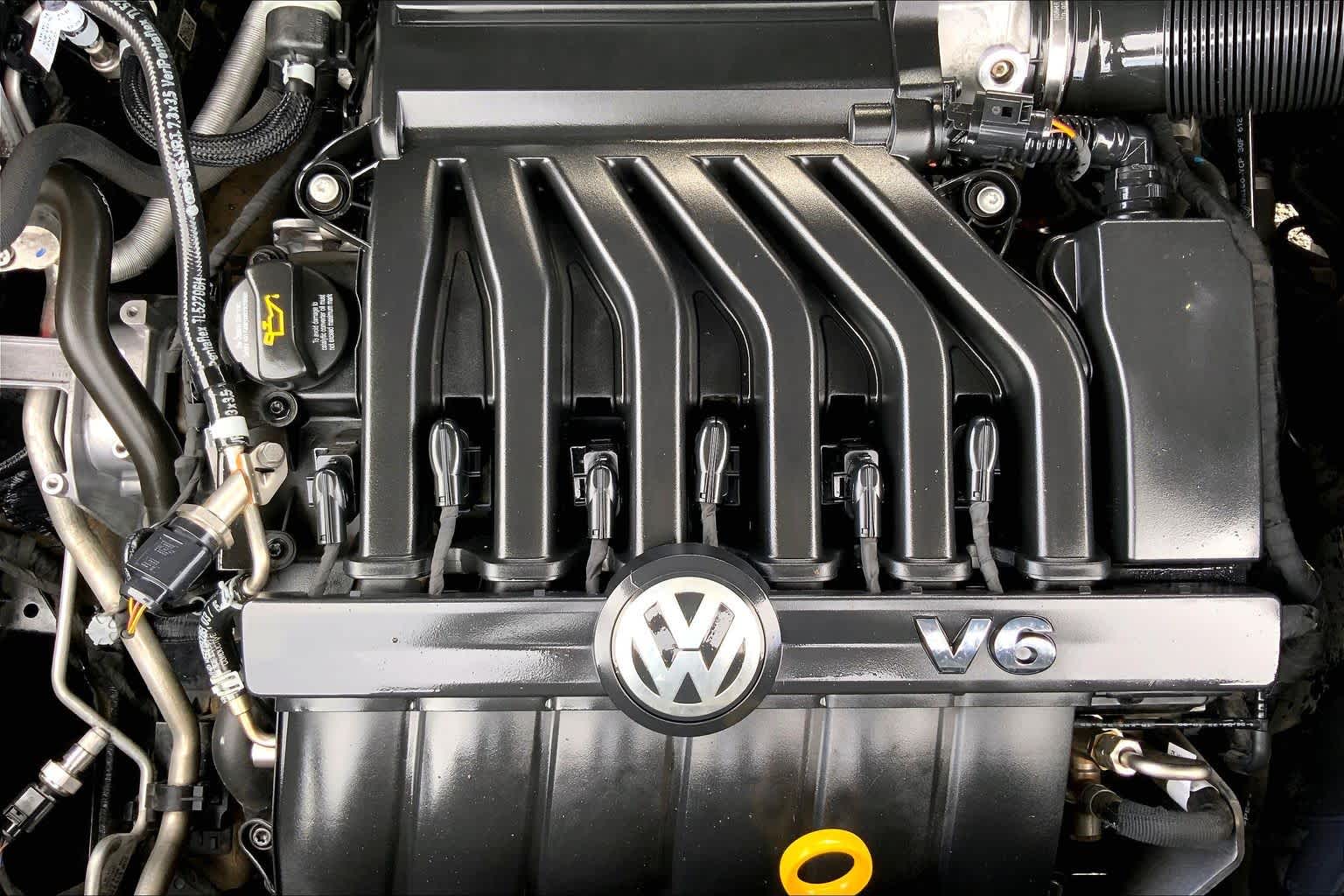 2022 Volkswagen Atlas 3.6L V6 SE w/Technology Deep Black Pearl at Mac Haik Ford
