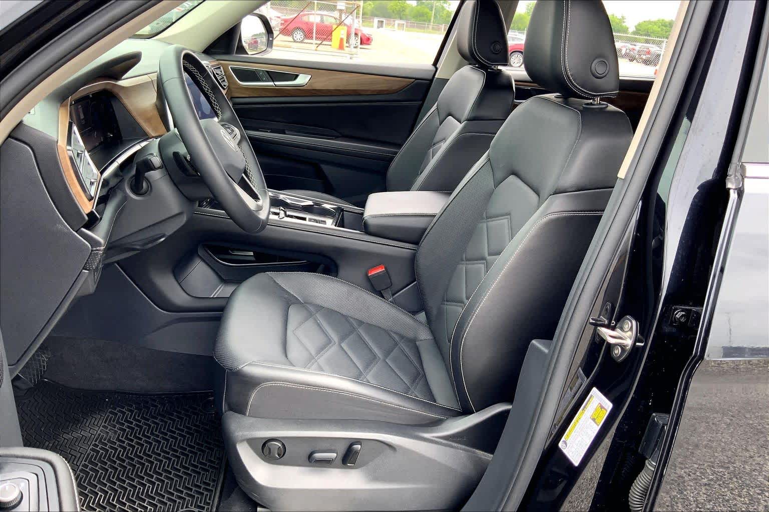 2024 Volkswagen Atlas 2.0T SE w/Technology Deep Black Pearl at Tomball Ford