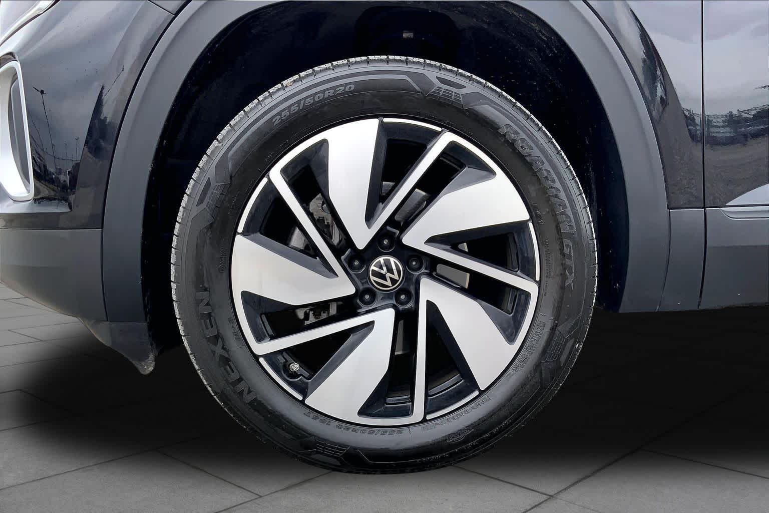 2024 Volkswagen Atlas 2.0T SE w/Technology Deep Black Pearl at Tomball Ford