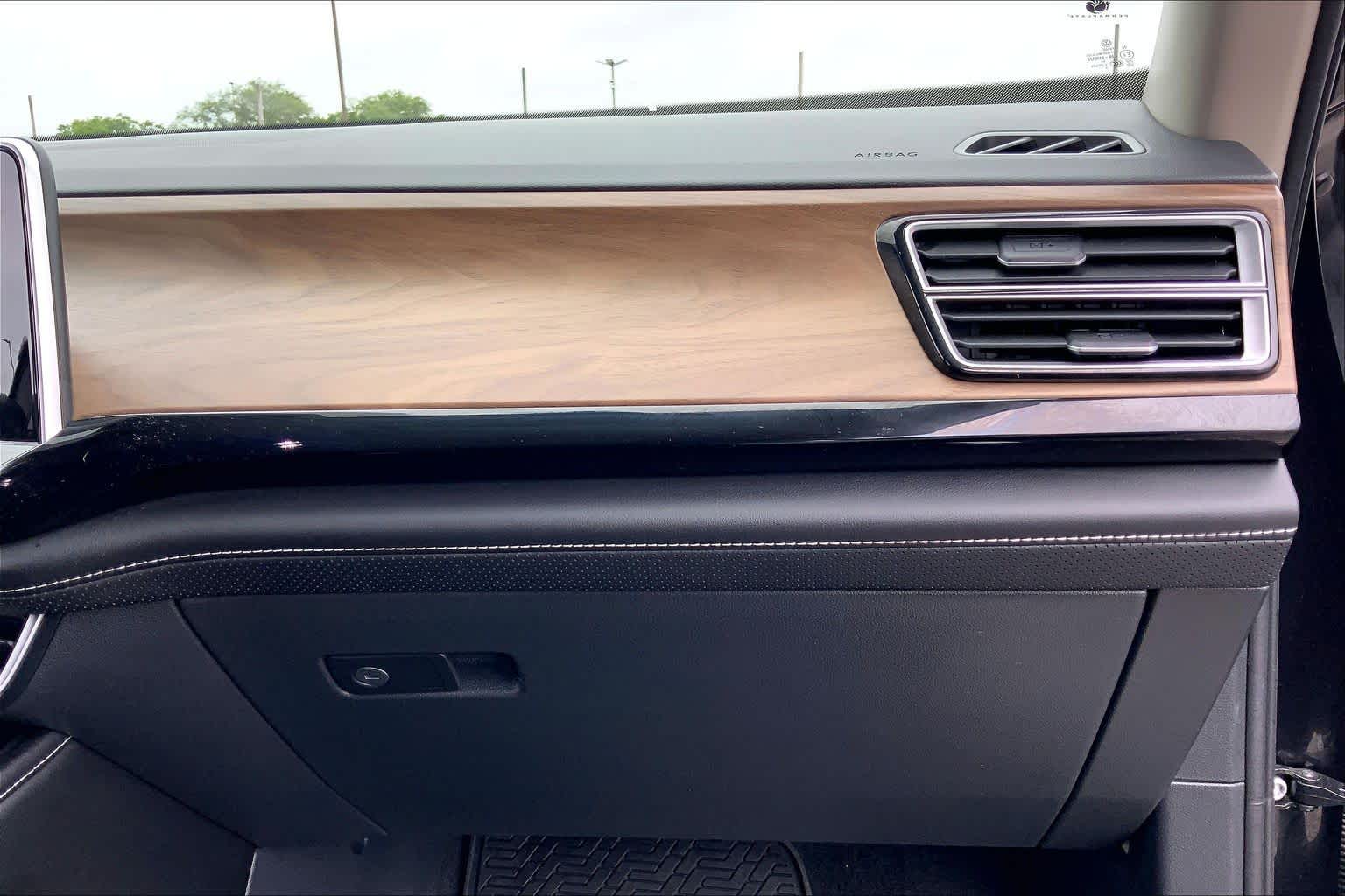 2024 Volkswagen Atlas 2.0T SE w/Technology Deep Black Pearl at Tomball Ford