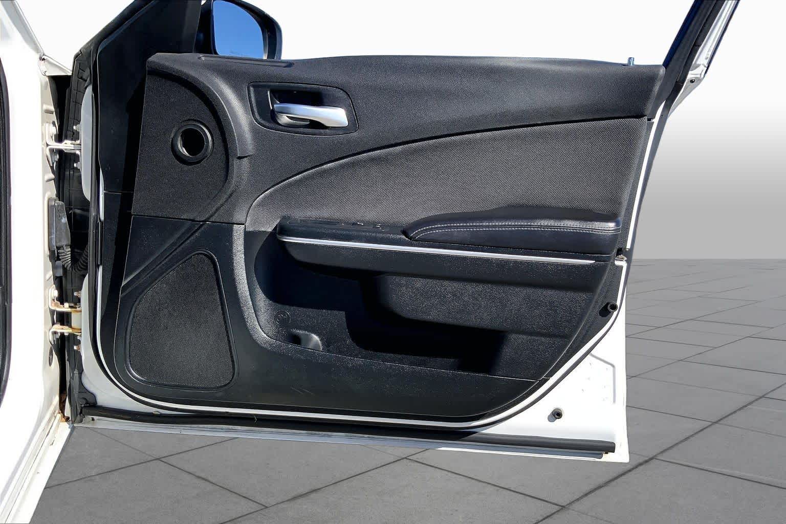 2018 Dodge Charger photo 22 of 36