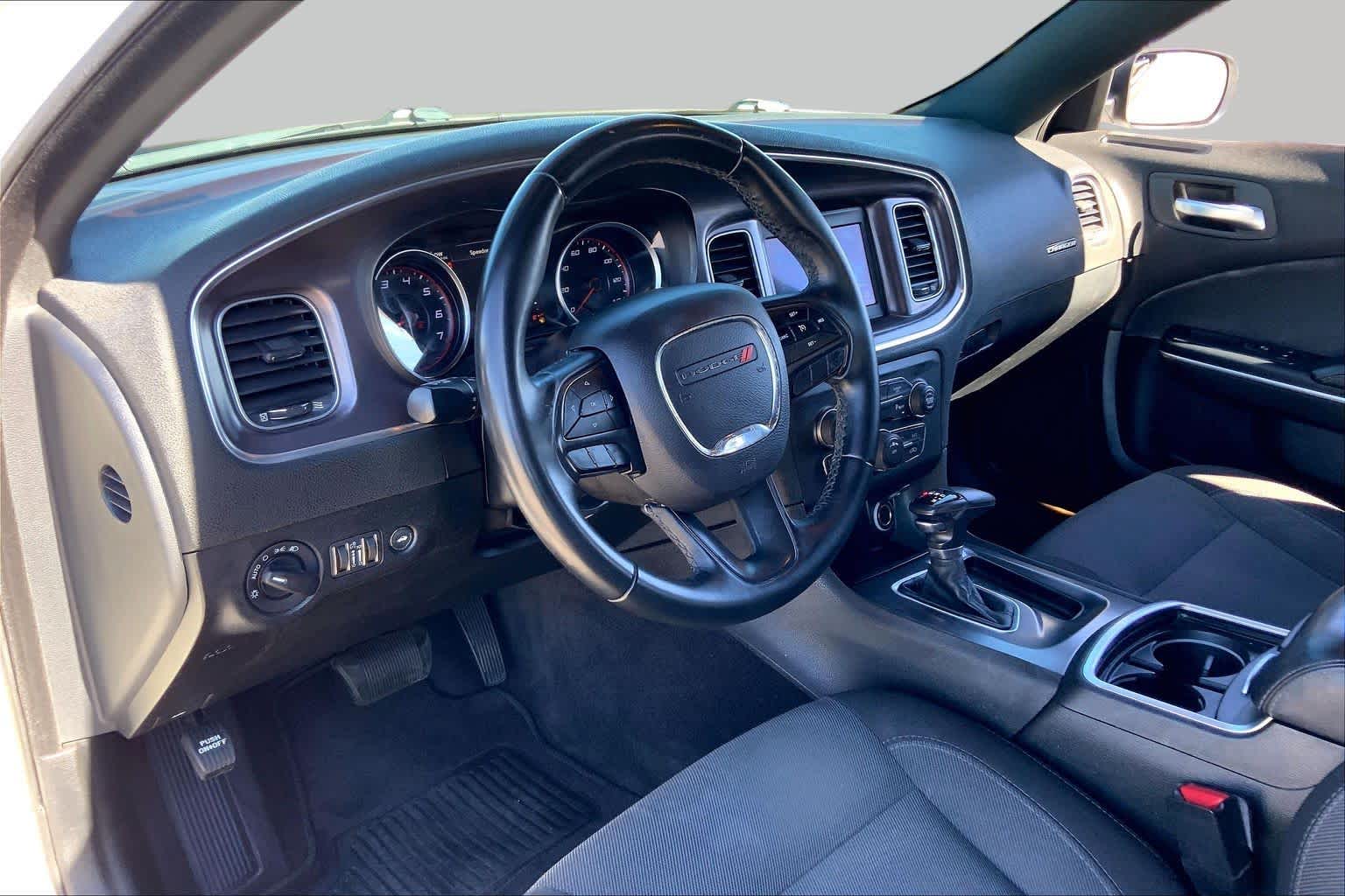 2018 Dodge Charger photo 17 of 36