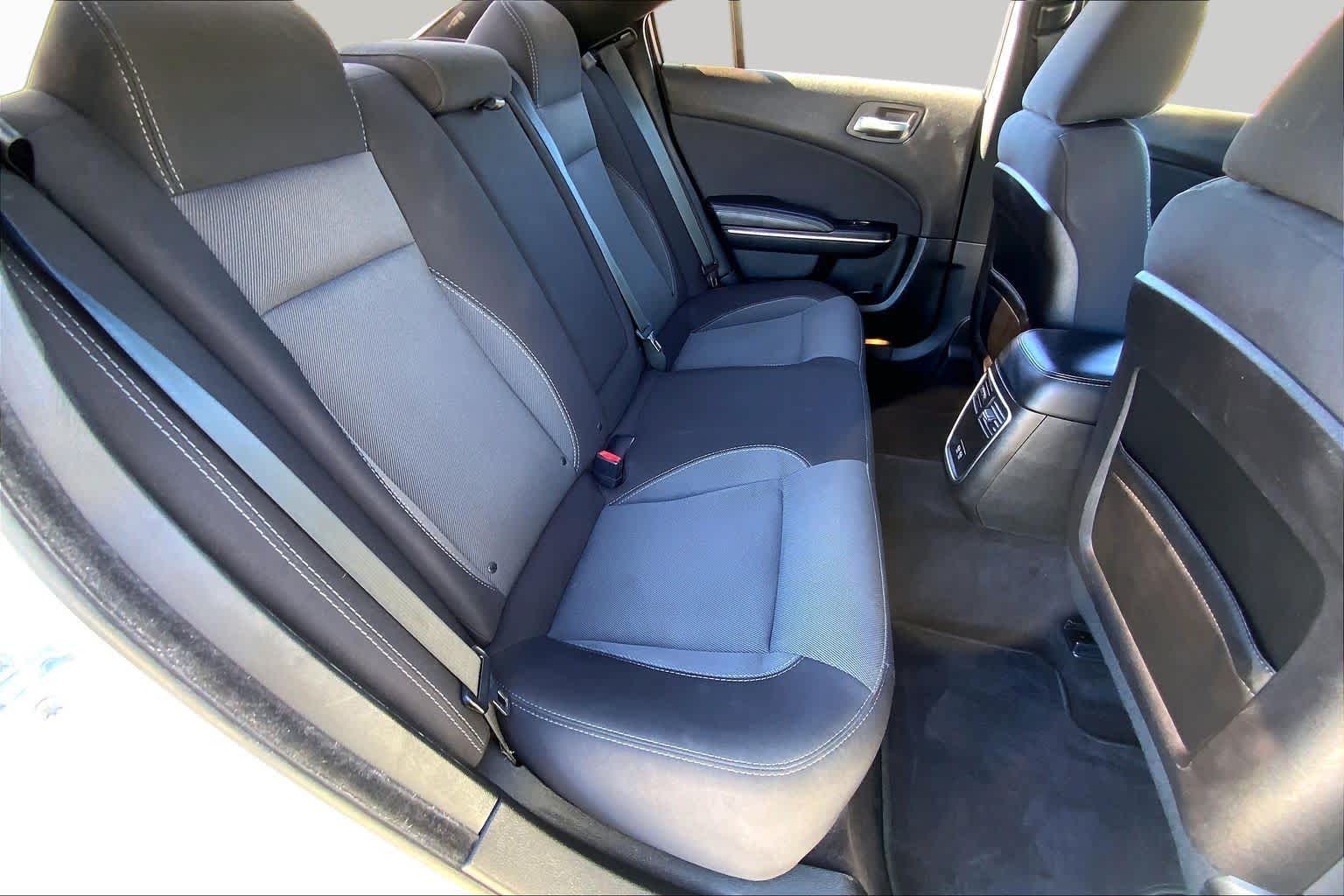 2018 Dodge Charger photo 19 of 36