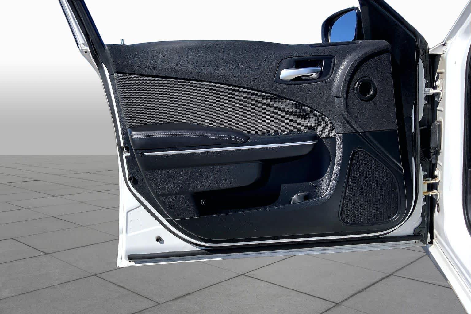 2018 Dodge Charger photo 21 of 36