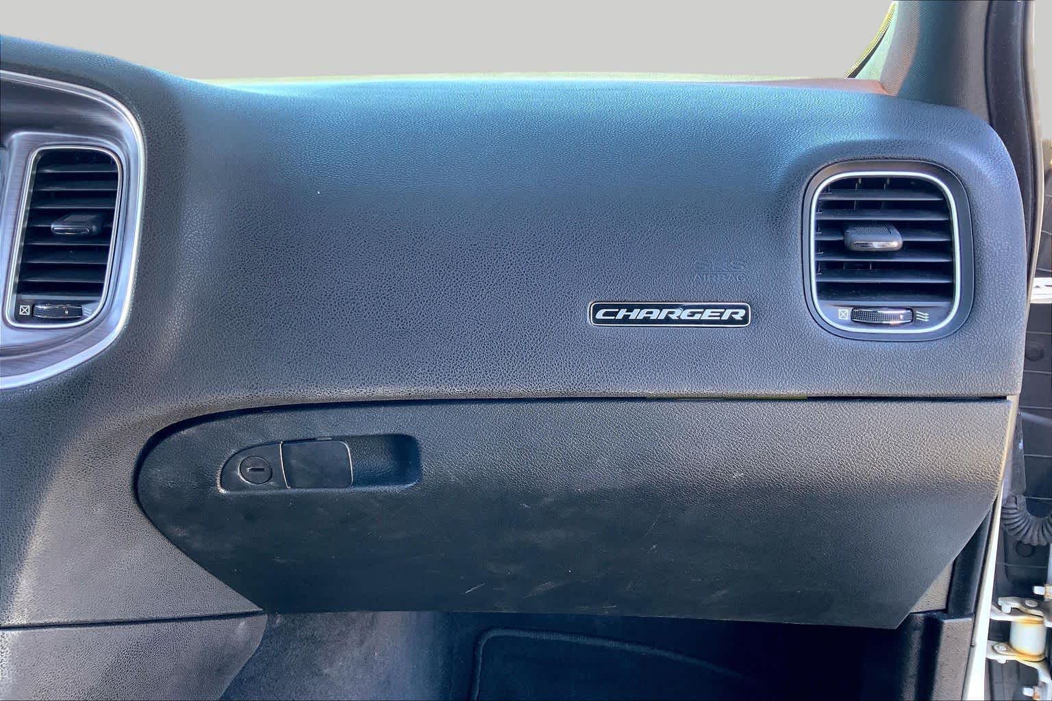 2018 Dodge Charger photo 18 of 36