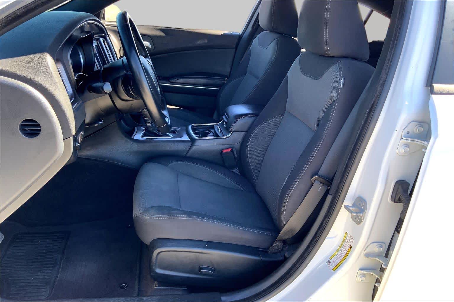 2018 Dodge Charger photo 8 of 36