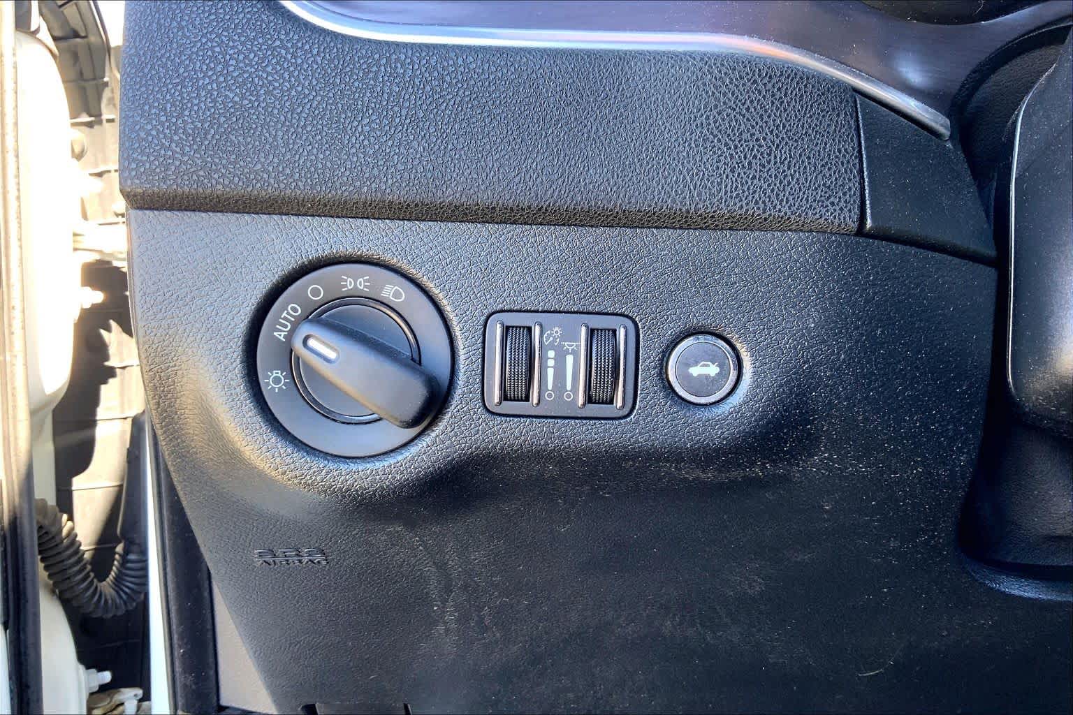 2018 Dodge Charger photo 33 of 36