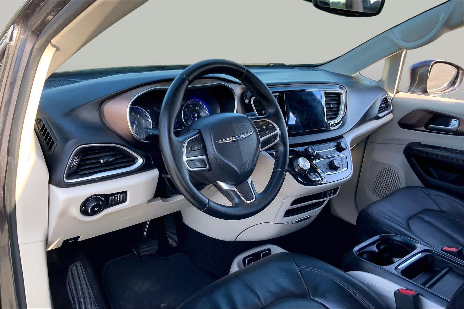 2017 Chrysler Pacifica Touring-L Granite Crystal Metallic Clearcoat at Beck & Masten Kia