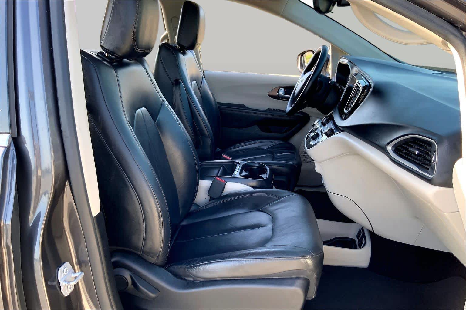 2017 Chrysler Pacifica Touring-L Granite Crystal Metallic Clearcoat at Beck & Masten Kia